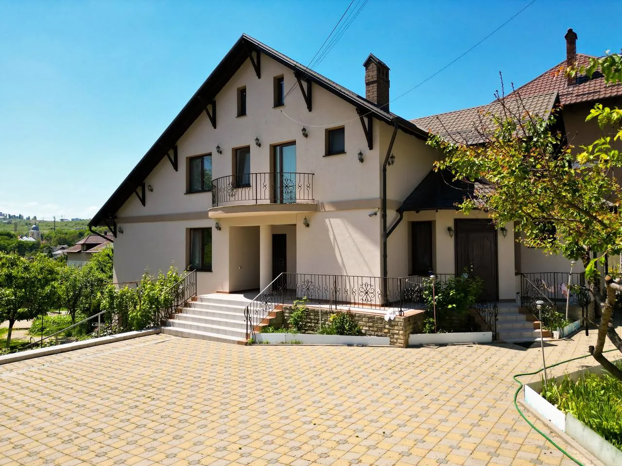 3-etaje casă, 350 m² — Imagine 2