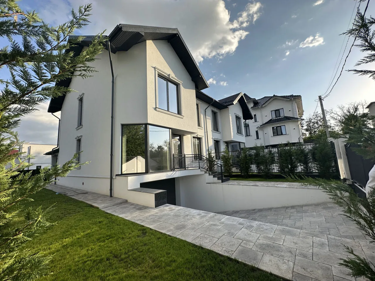 2-etaje casă, 210 m² — Imagine 2