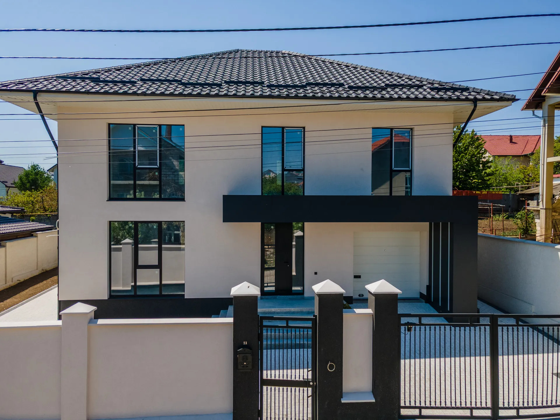3-floor house, 235 m² — Image 1