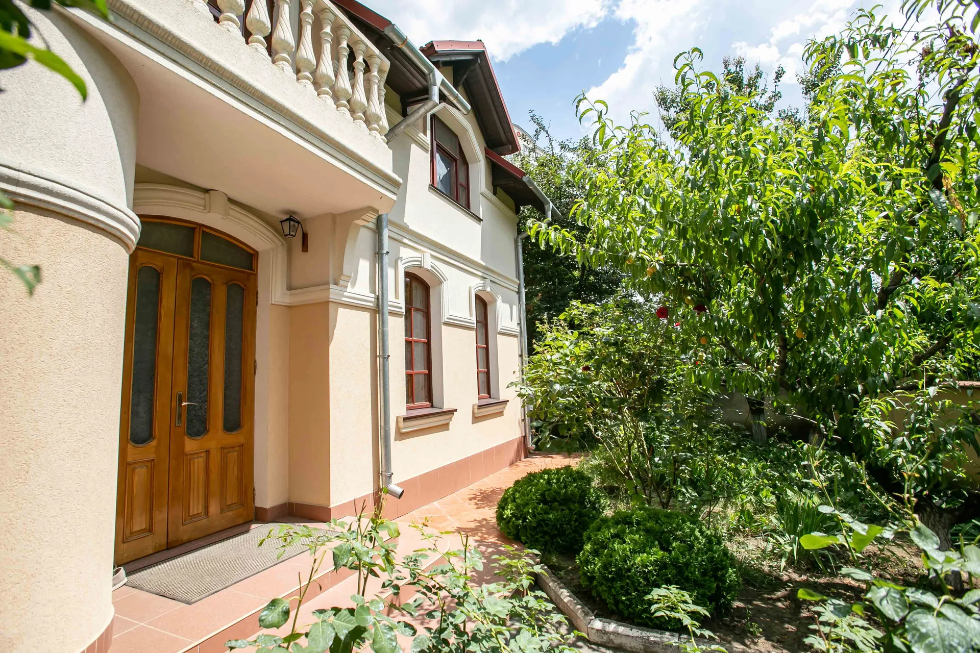 2-floor house, 315 m² — Image 1