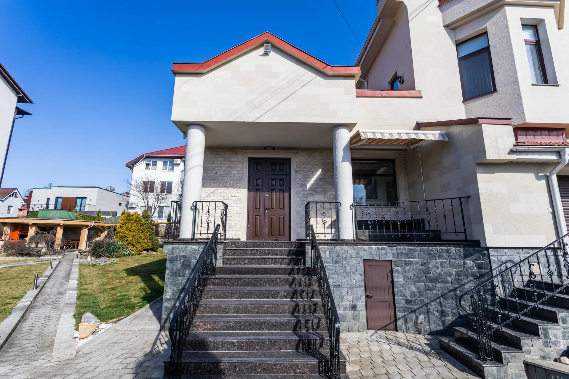 4-floor house, 560 m² — Image 4