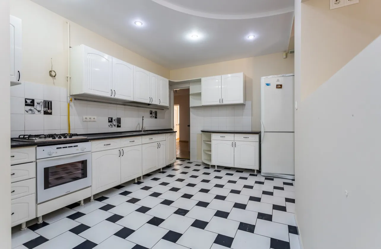 3-этажный дом, 650 м² — Изображение 2