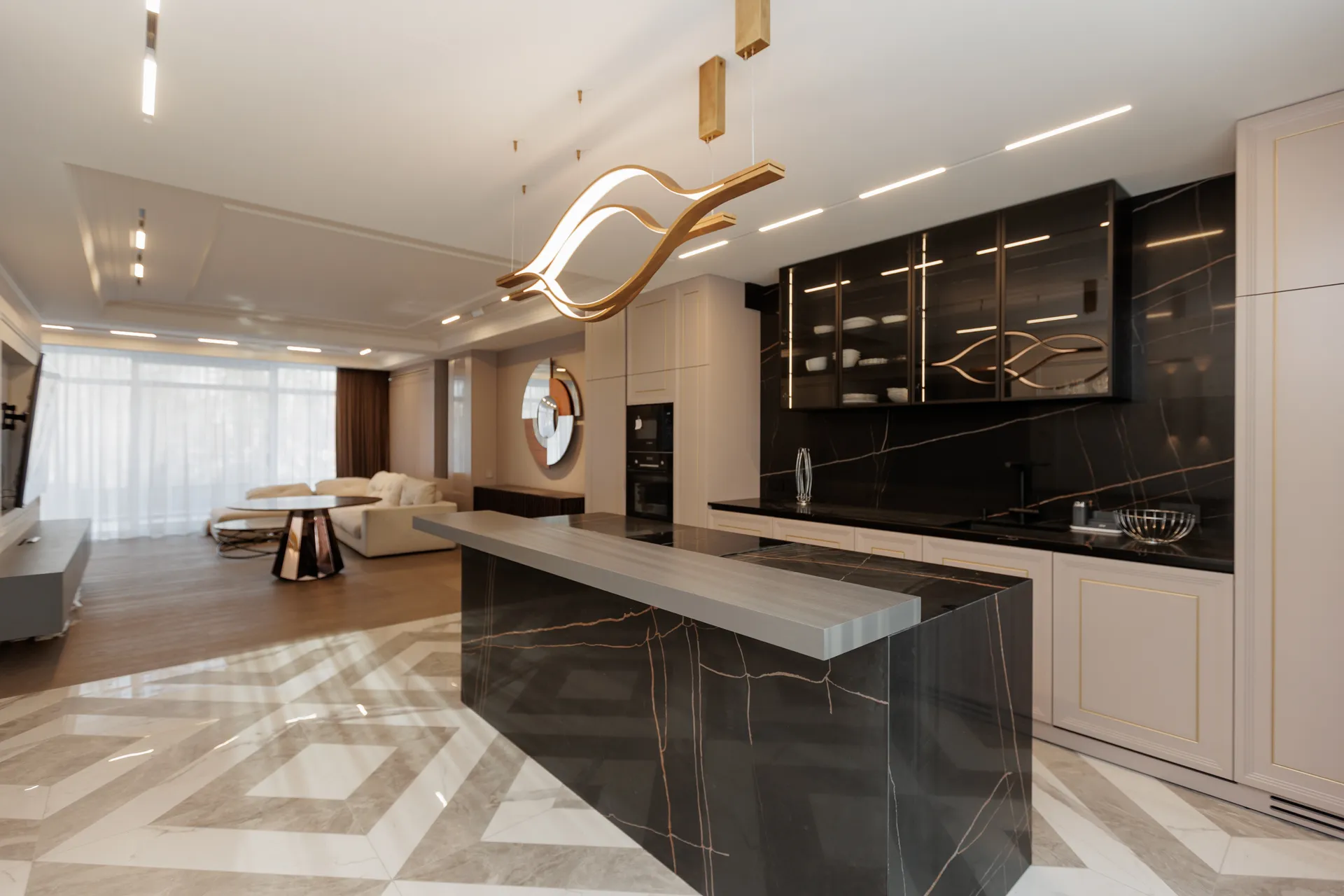 3-floor house, 273 m² — Image 2