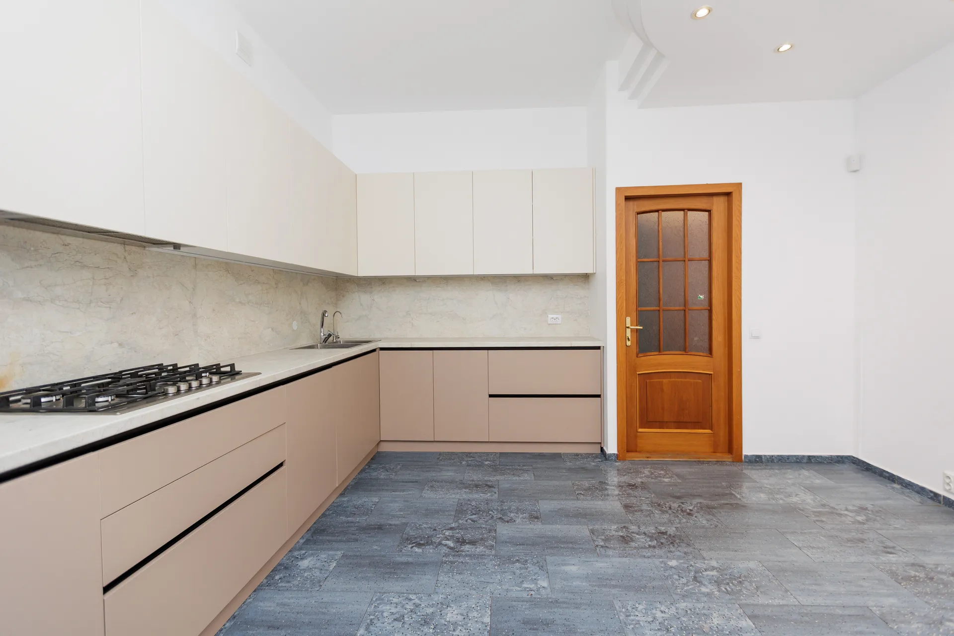 3-этажный дом, 550 м² — Изображение 2
