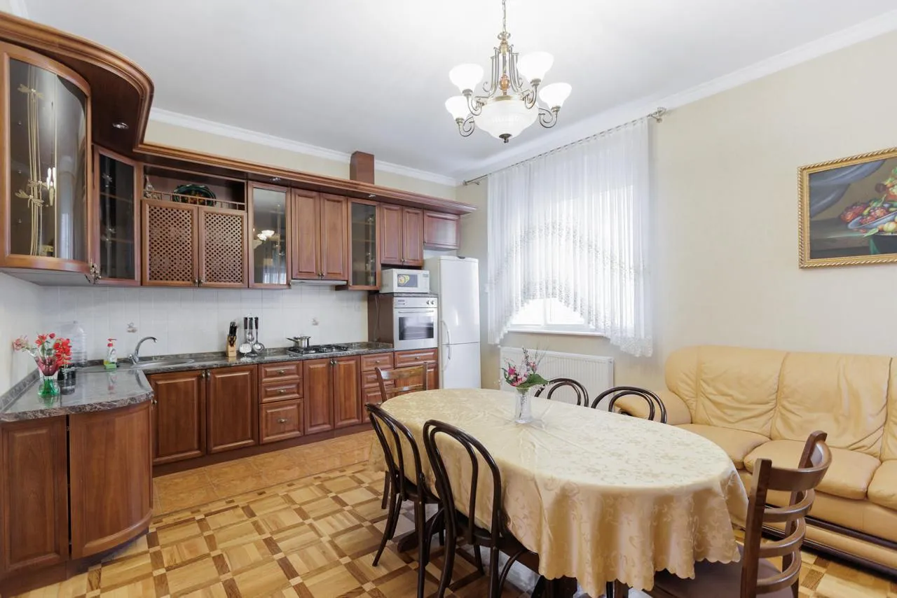 3-этажный дом, 300 м² — Изображение 2