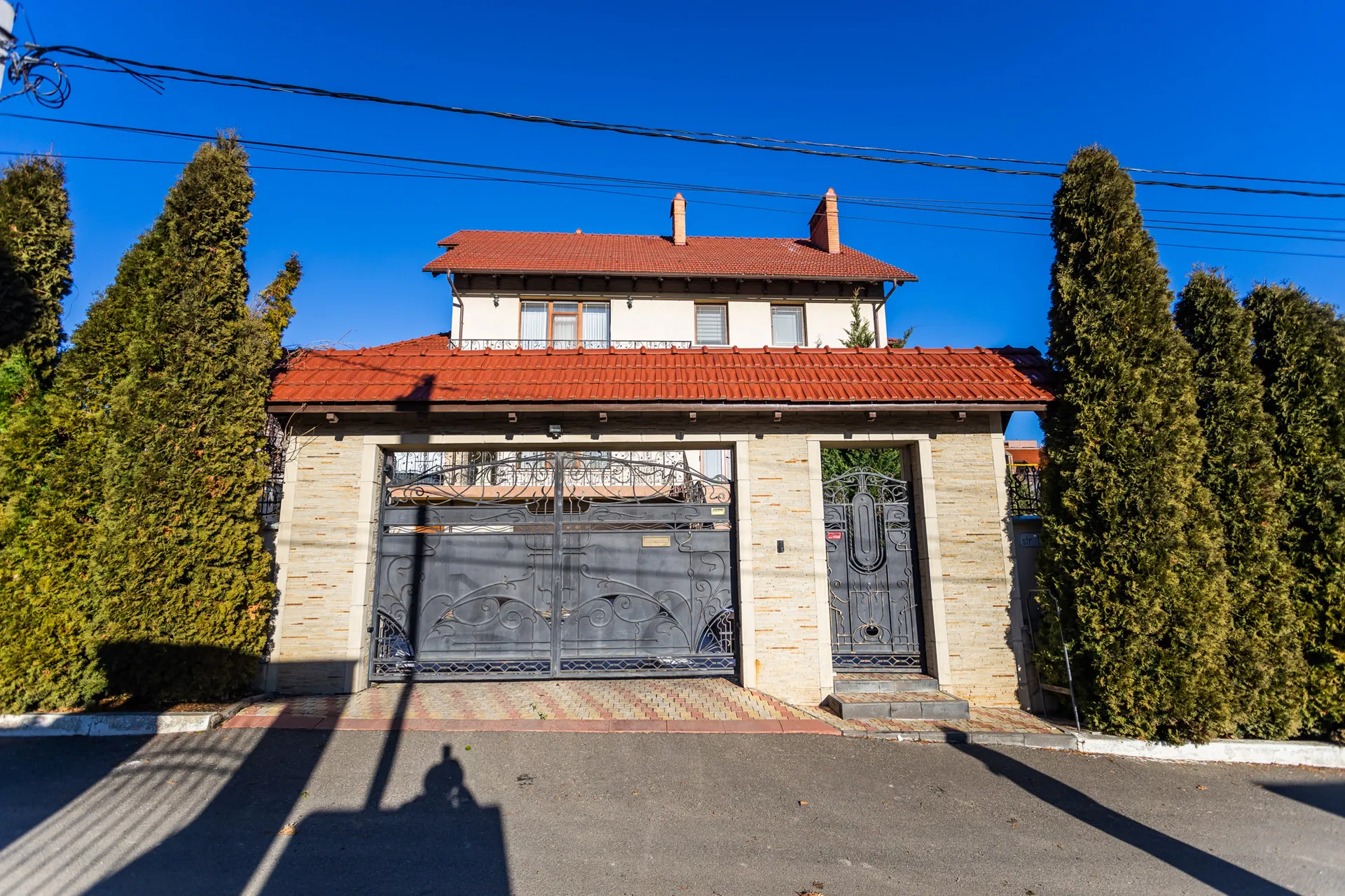 3-этажный дом, 343 м² — Изображение 1