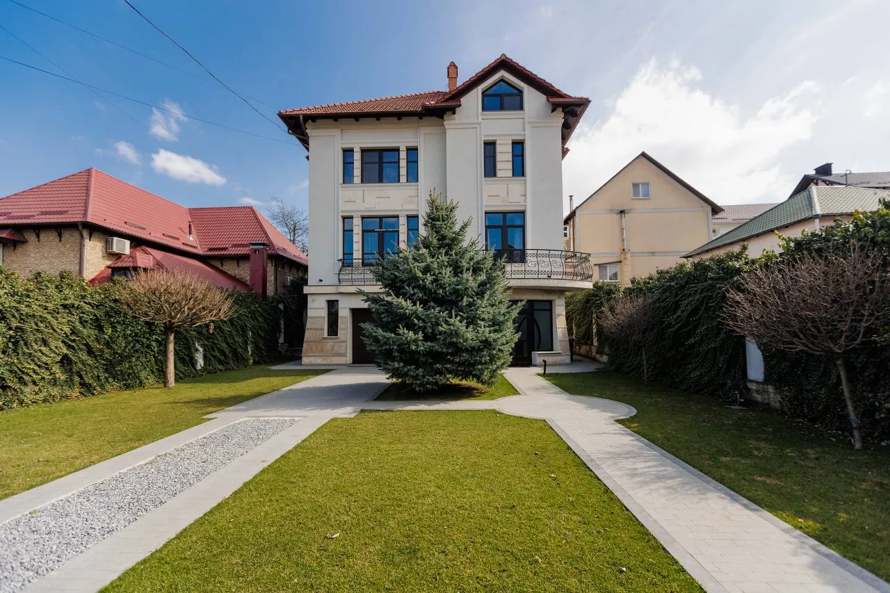 3-этажный дом, 400 м² — Изображение 1