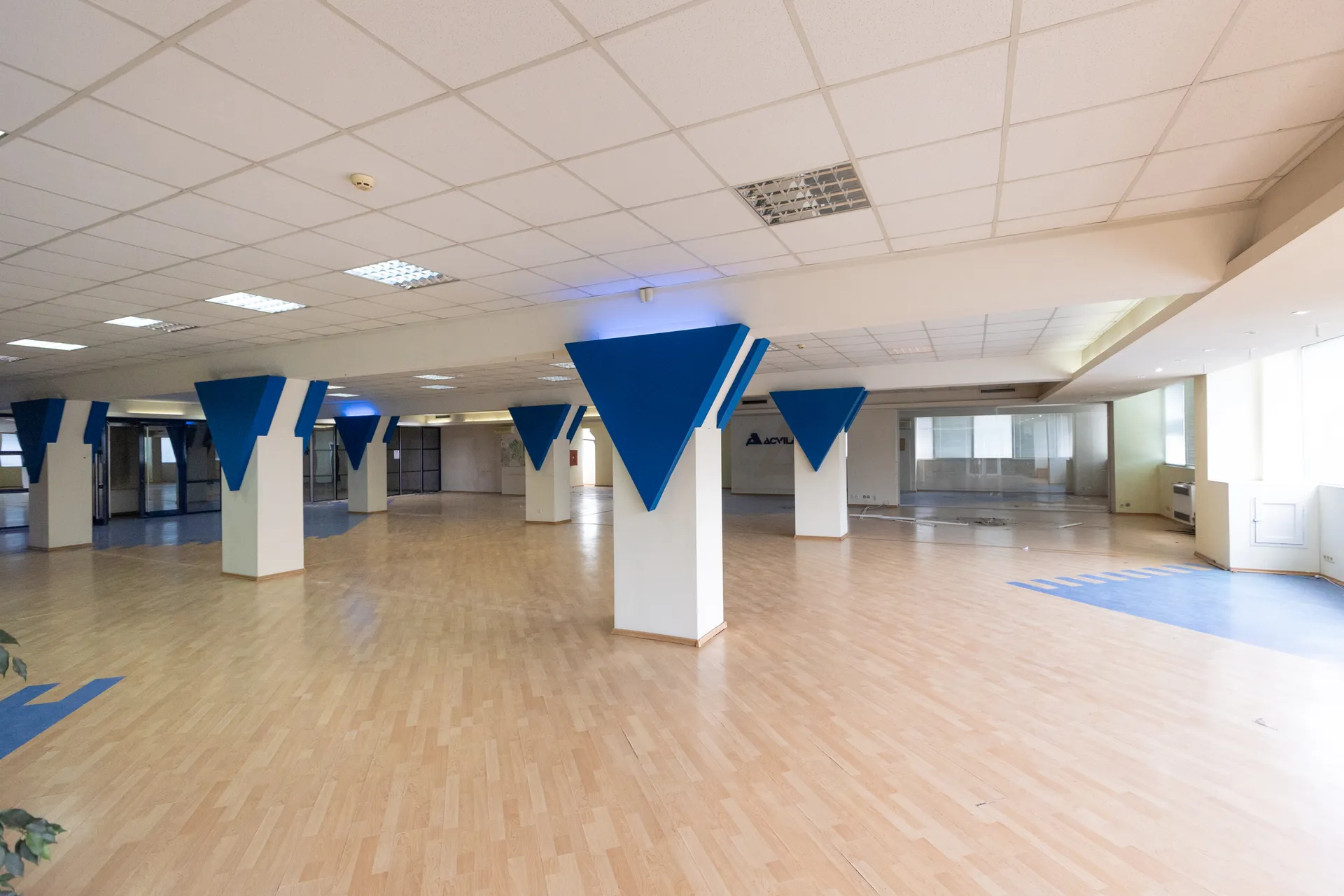 1-bedroom office, 645 m² — Image 1
