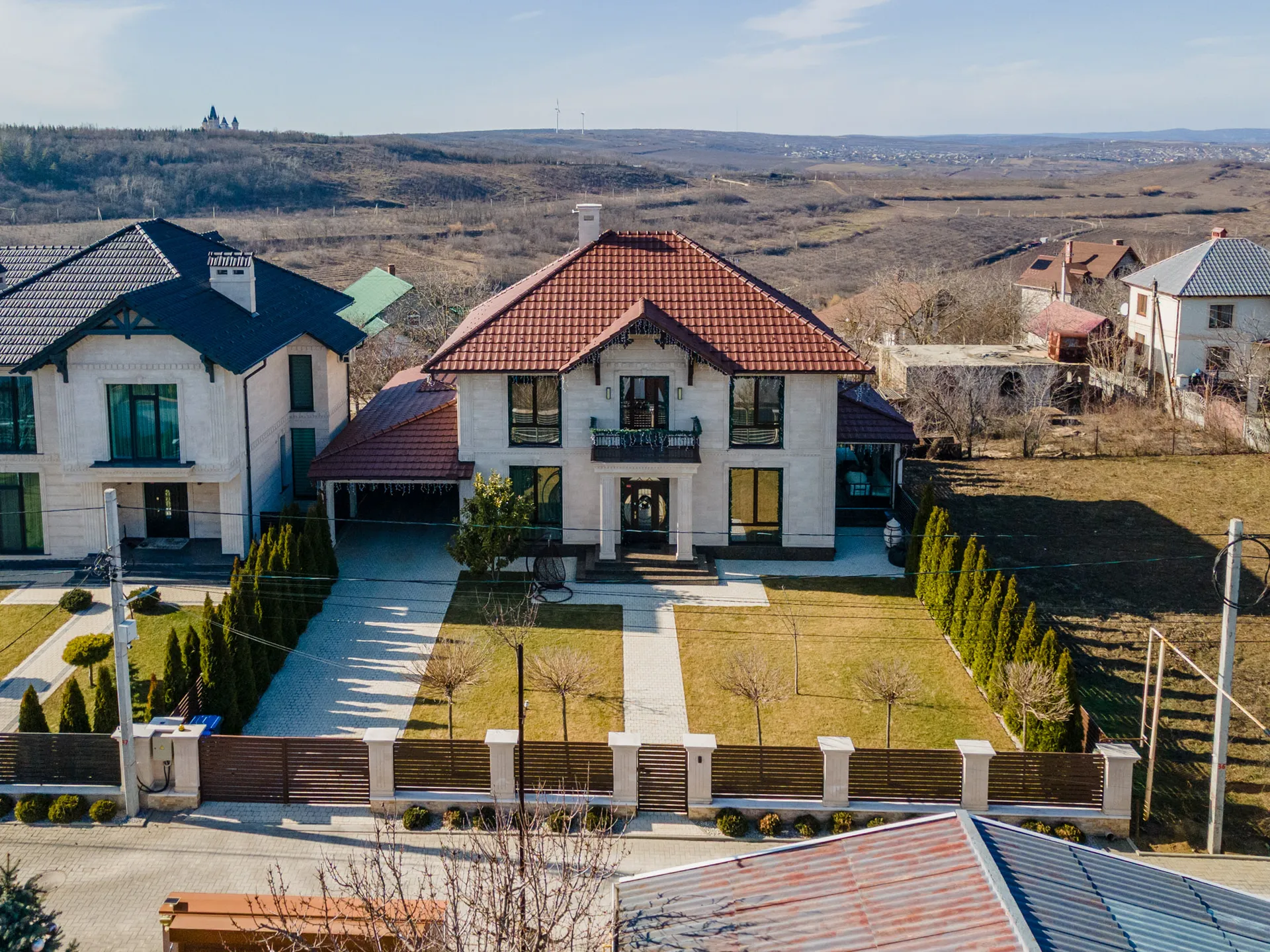 2-etaje casă, 250 m² — Imagine 1