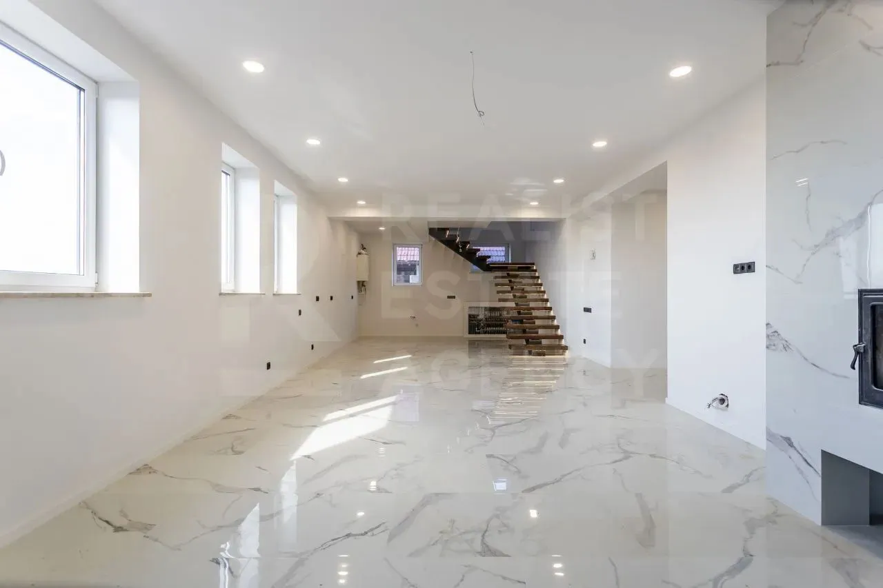 2-floor house, 240 m² — Image 4