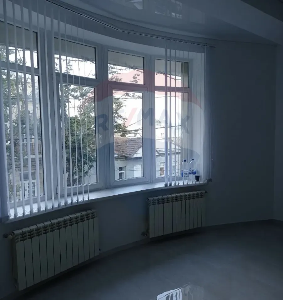 1-bedroom office, 245 m² — Image 1