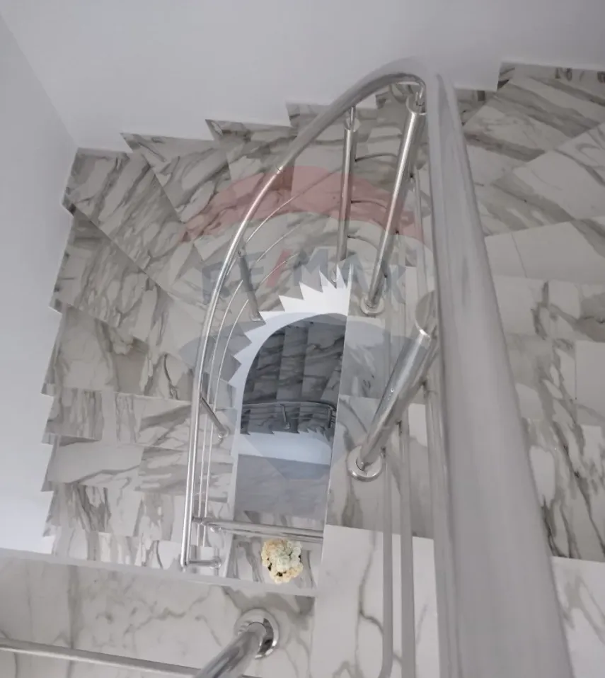 1-bedroom office, 245 m² — Image 3