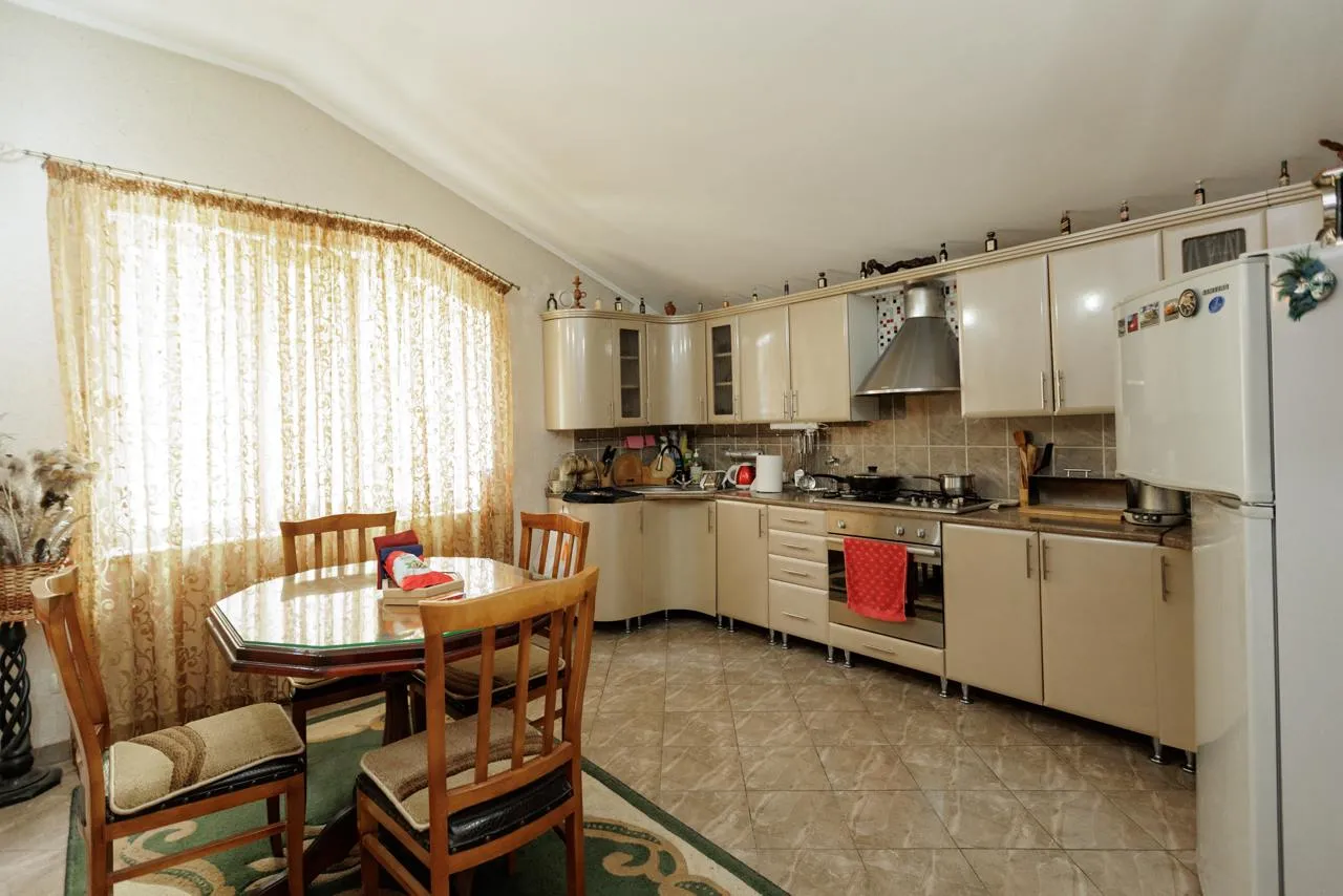 2-этажный дом, 400 м² — Изображение 1