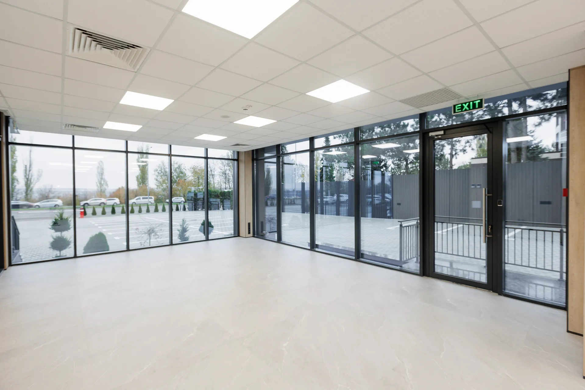 1-camere birou, 2 500 m² — Imagine 1