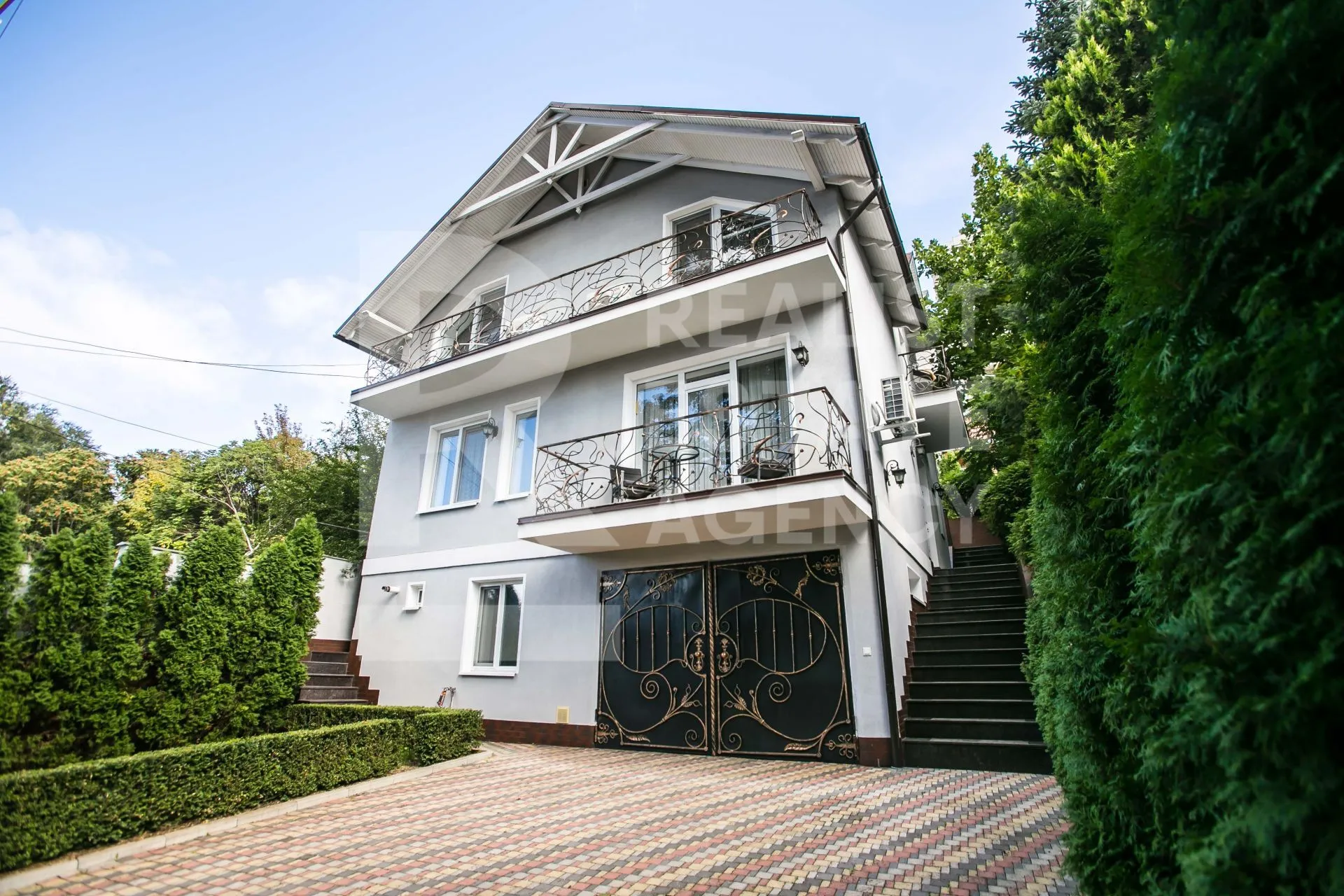 3-etaje casă, 230 m² — Imagine 1