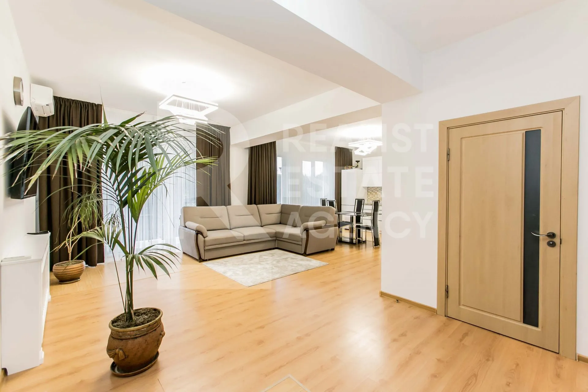 3-etaje casă, 230 m² — Imagine 2