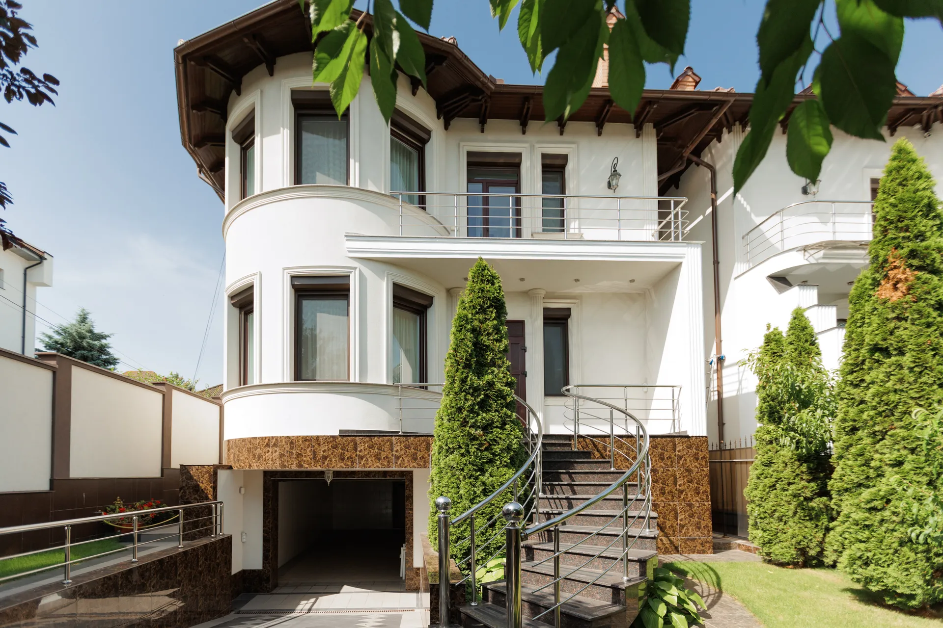 3-этажный дом, 250 м² — Изображение 1