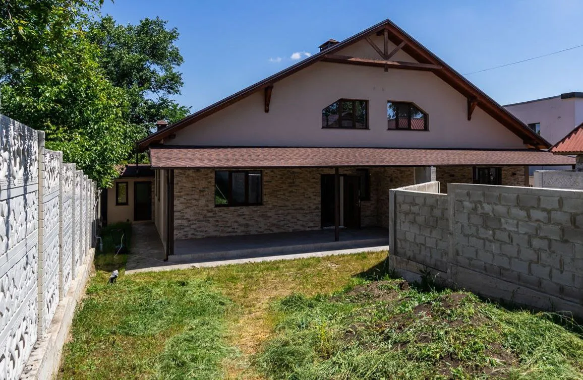 2-etaje casă, 230 m² — Imagine 1