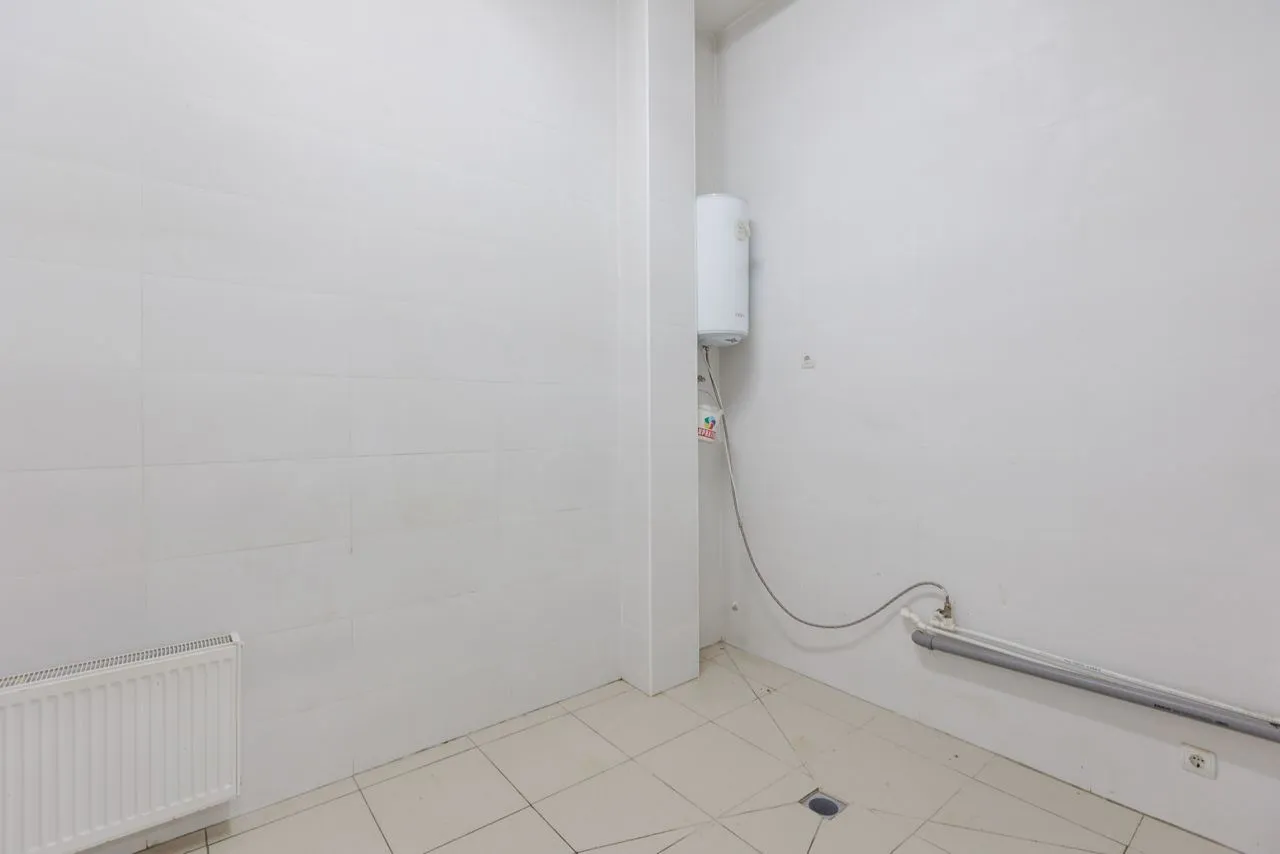 Spațiu comercial, 700 m² — Imagine 2