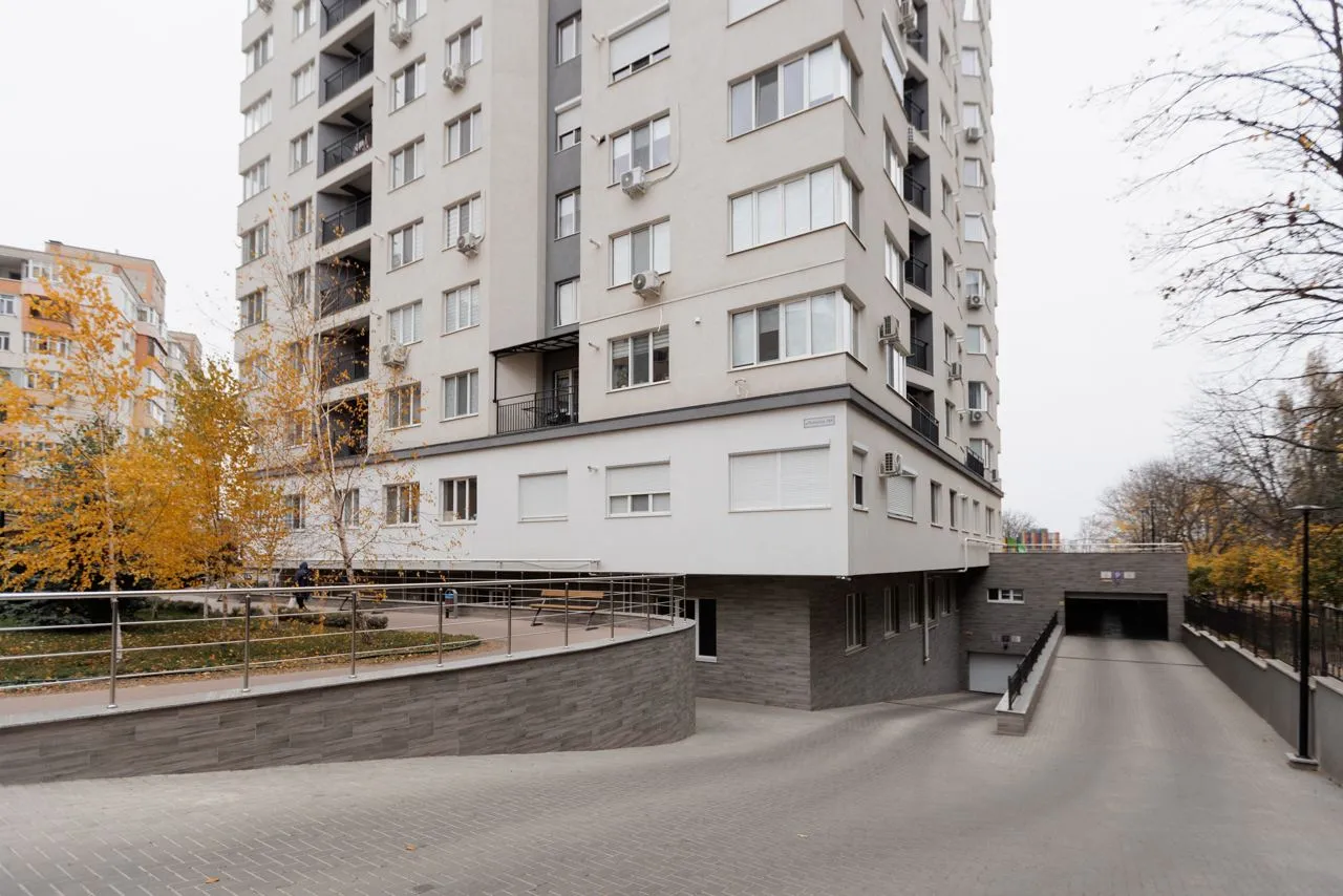 Торговое помещение, 184.1 м² — Изображение 1