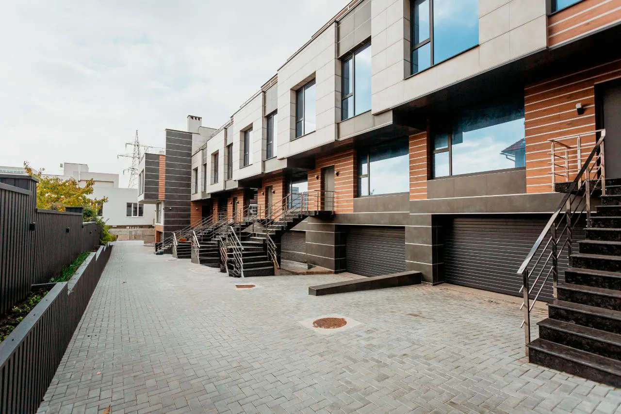 3-floor house, 283 m² — Image 3