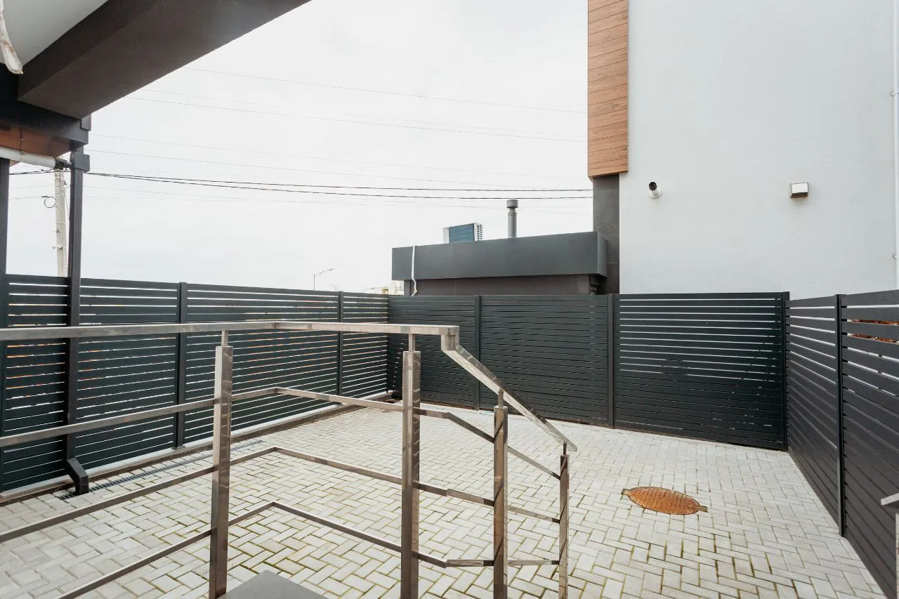 3-floor house, 283 m² — Image 2