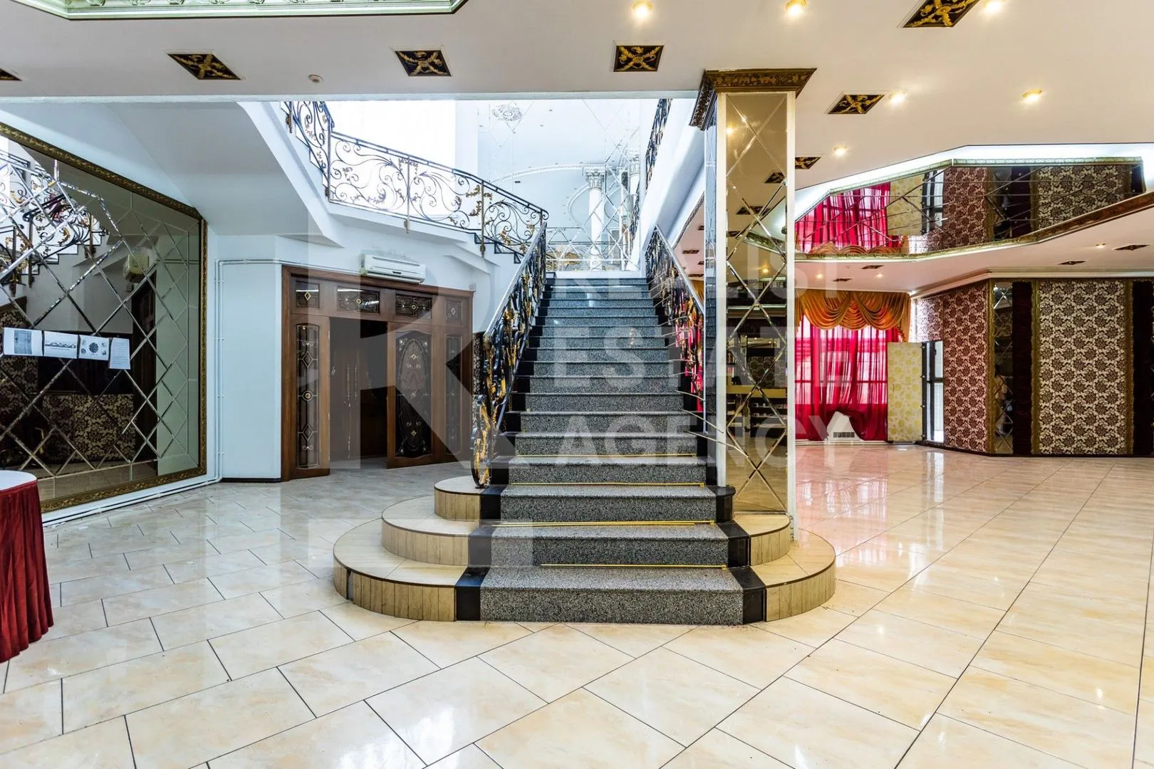 Spațiu comercial, 1 380 m² — Imagine 2
