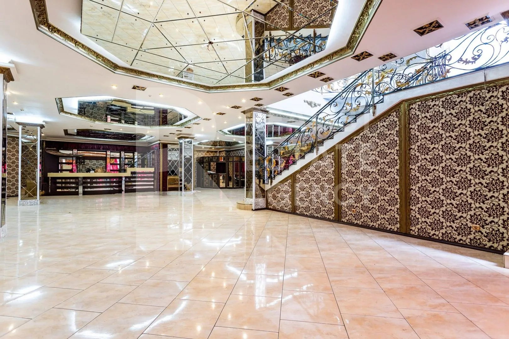 Spațiu comercial, 1 380 m² — Imagine 3