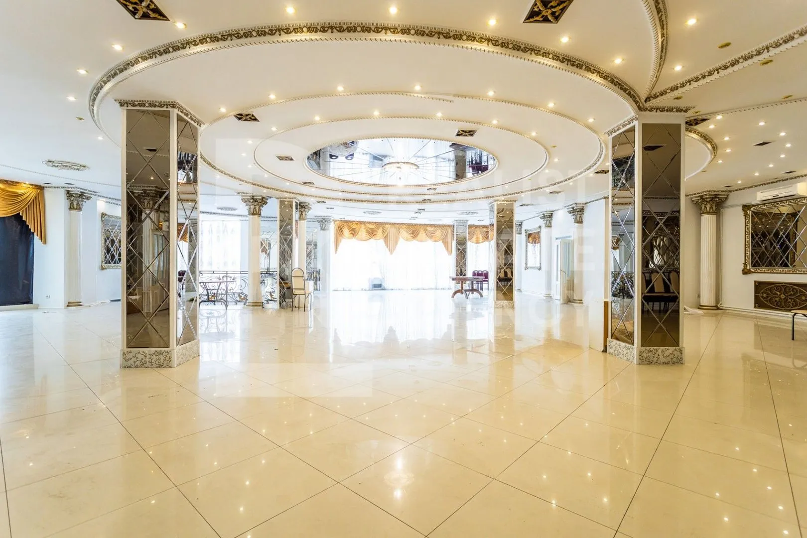 Торговое помещение, 1 380 м² — Изображение 1