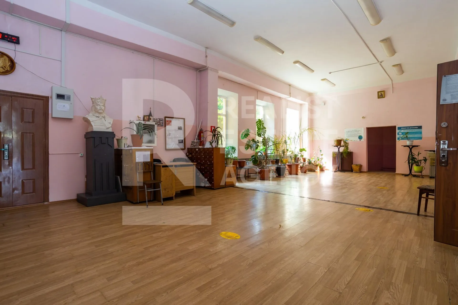 34-camere birou, 1 305 m² — Imagine 1