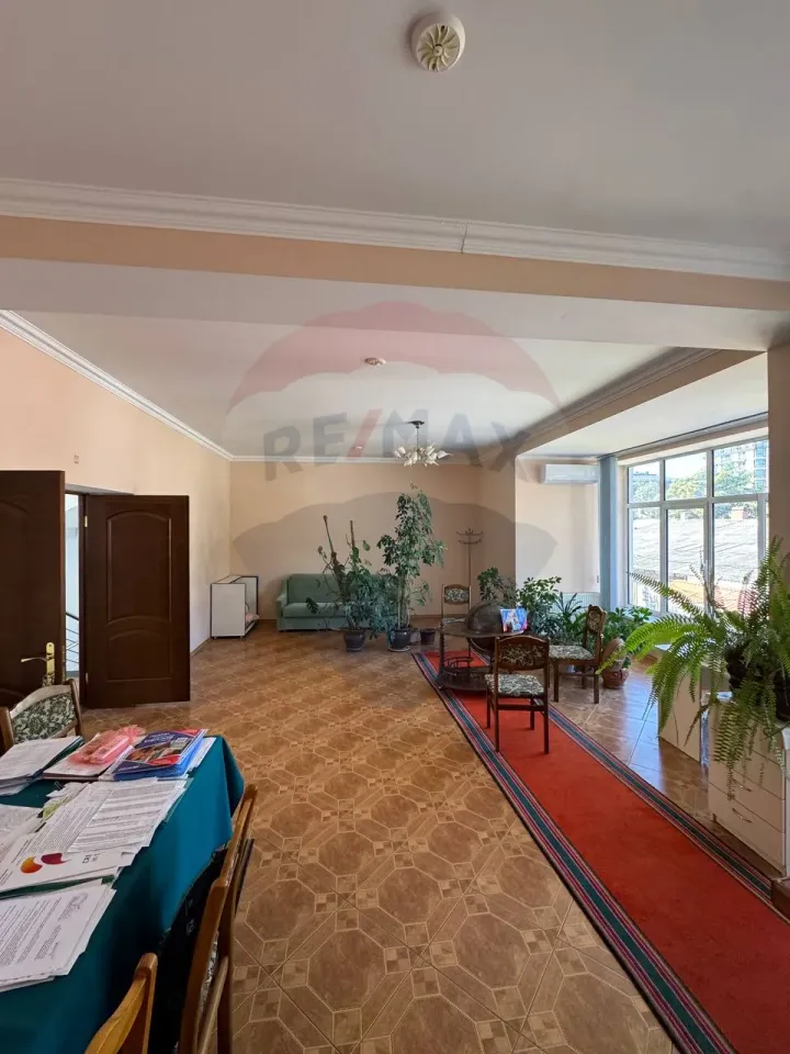 3-floor house, 336 m² — Image 2