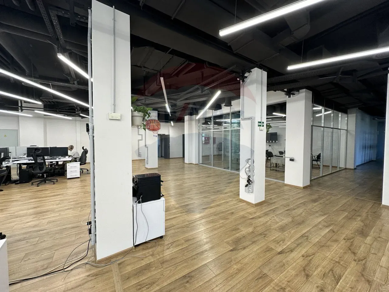1-bedroom office, 300 m² — Image 11