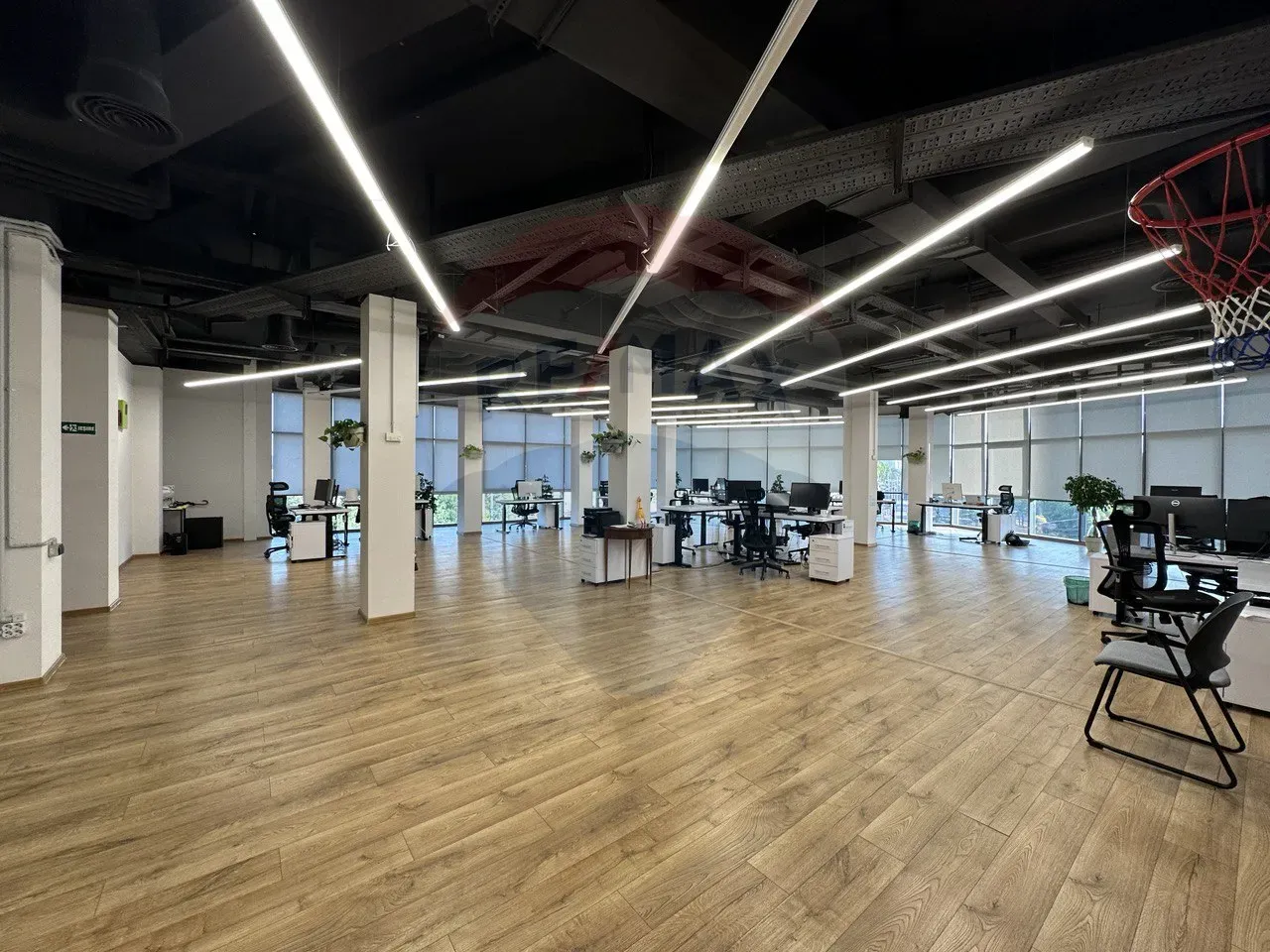 1-bedroom office, 300 m² — Image 1