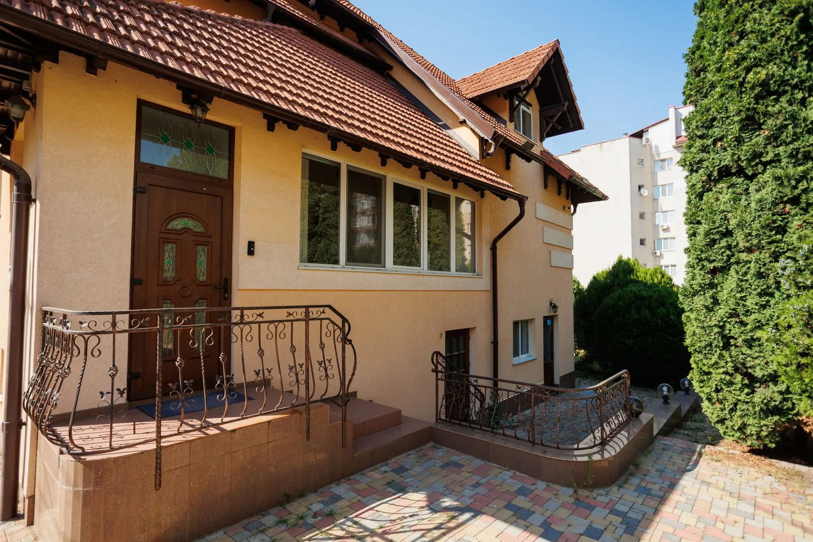 2-этажный дом, 350 м² — Изображение 1