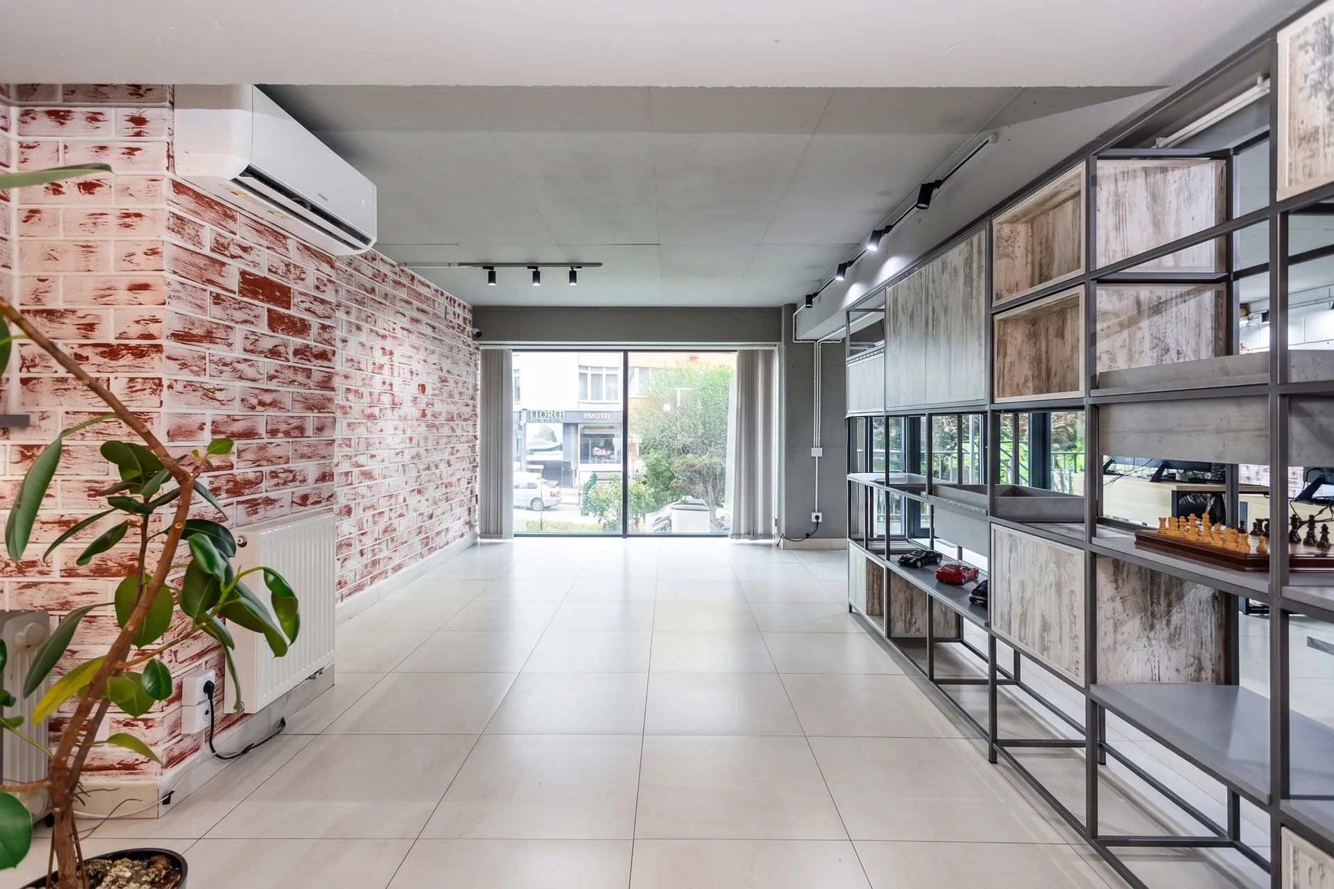 Trade space, 65 m² — Image 1