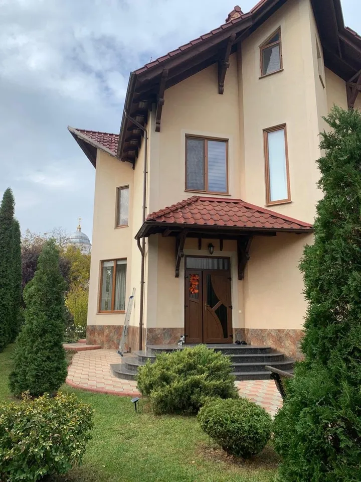 3-этажный дом, 240 м² — Изображение 1