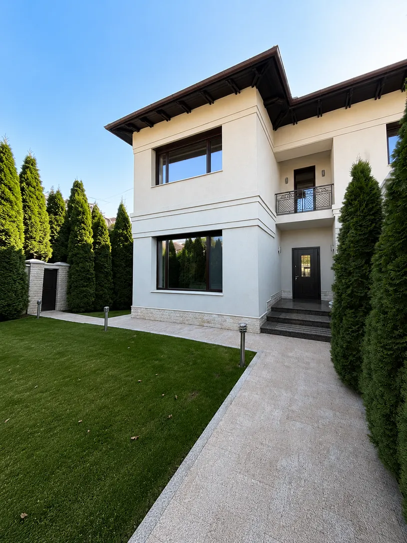2-floor house, 280 m² — Image 1