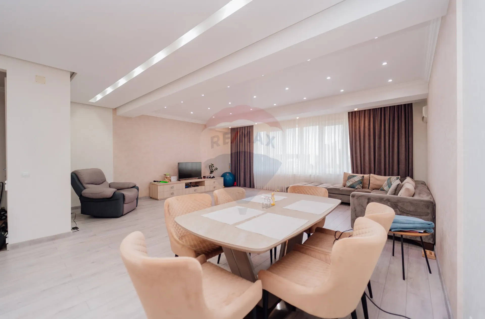 2-bedroom apartment, 130 m² — Image 1