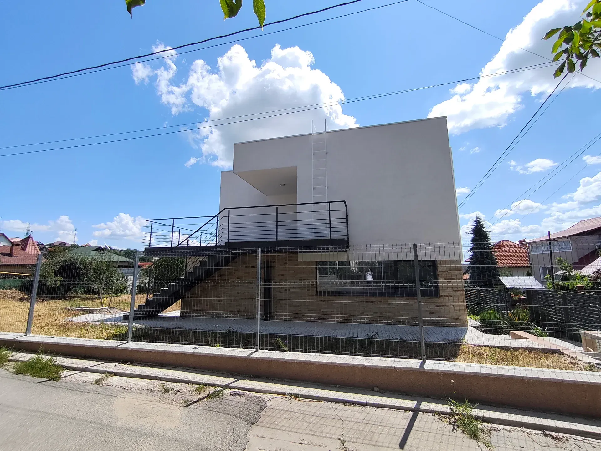 2-этажный дом, 300 м² — Изображение 1