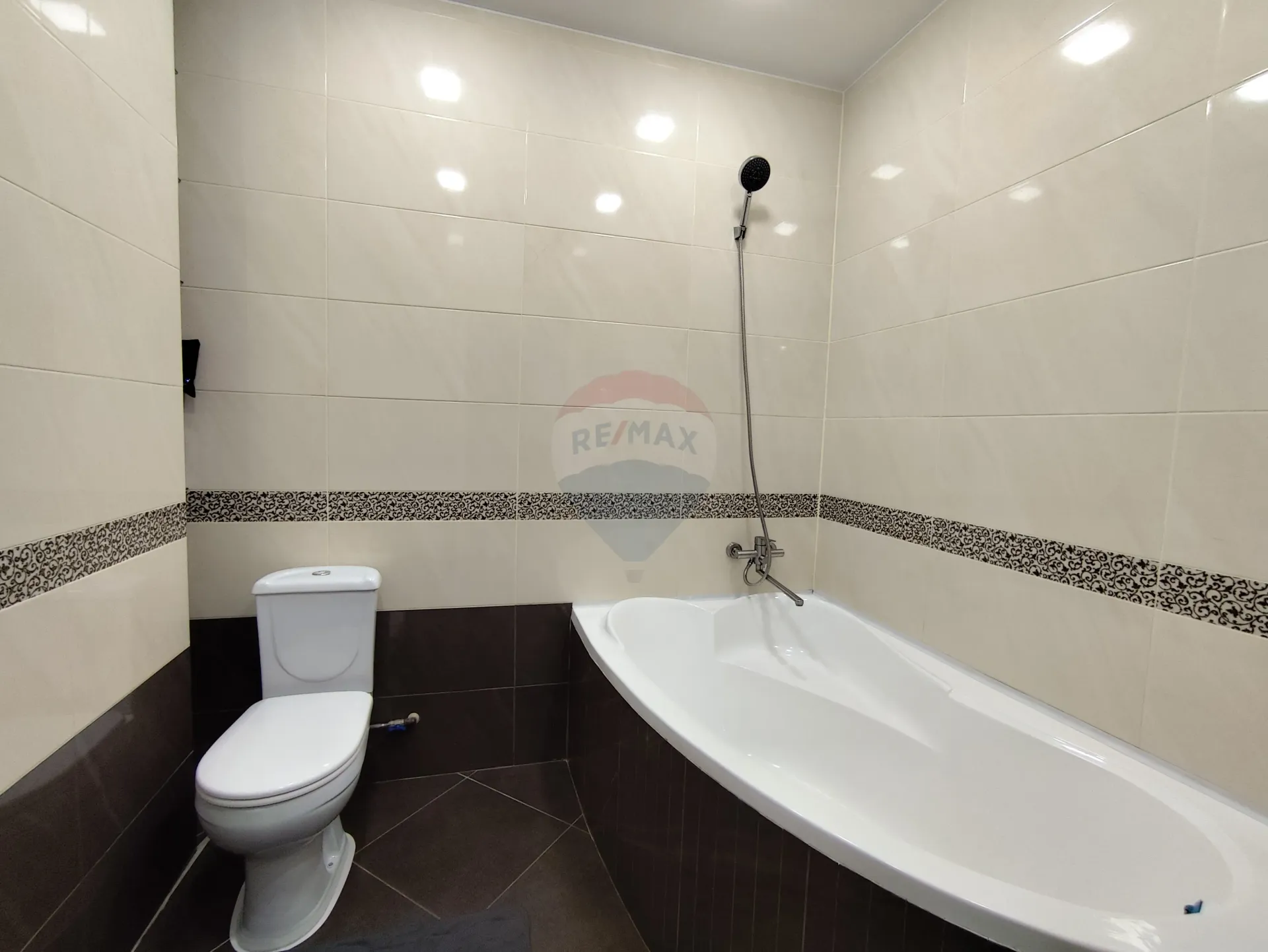 2-bedroom apartment, 92 m² — Image 14