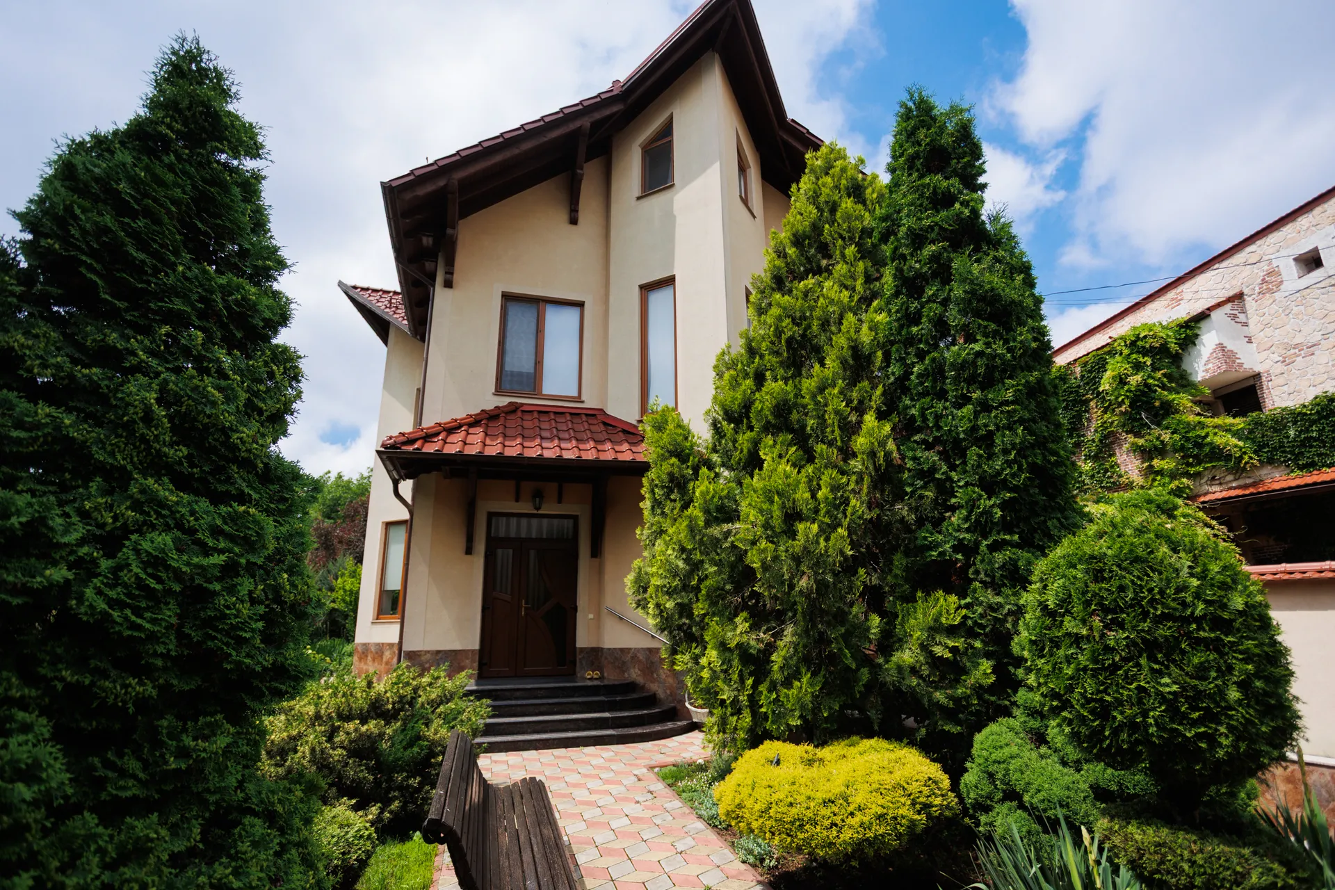 3-etaje casă, 240 m² — Imagine 1