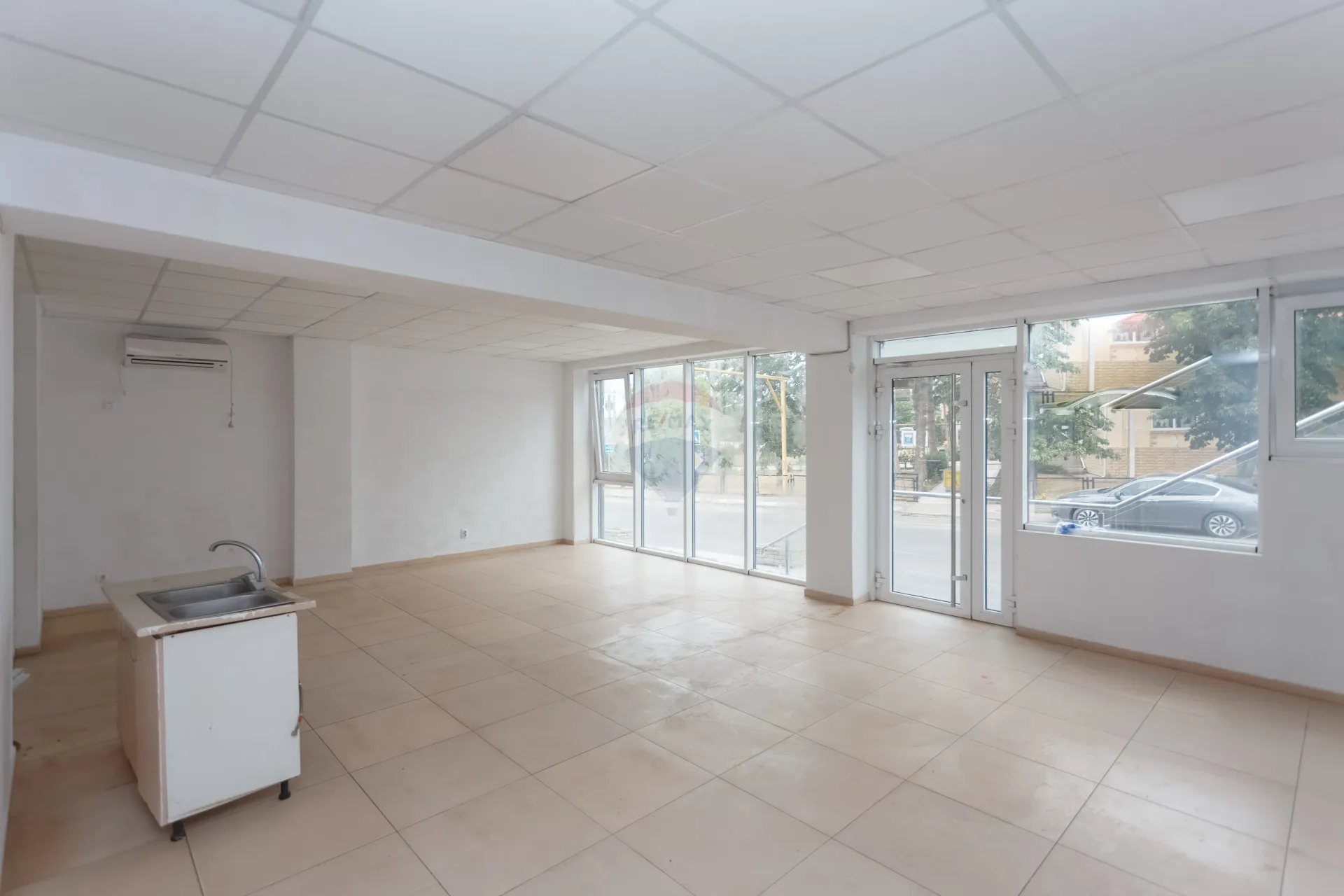 Trade space, 400 m² — Image 1