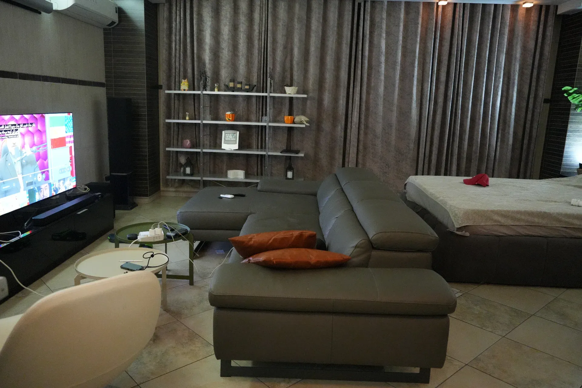 Studio-Apartment, 85 m² — Image 1