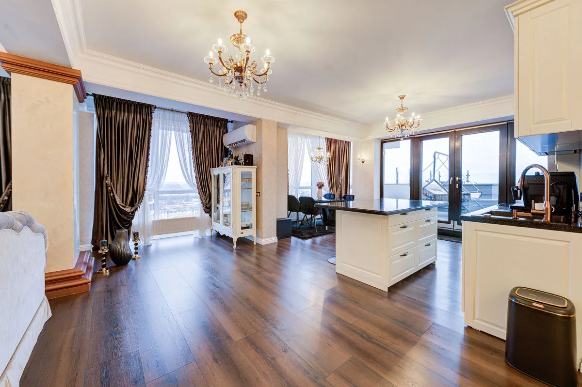 3-bedroom apartment, 220 m² — Image 1