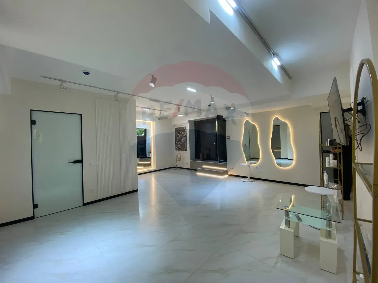 Trade space, 201 m² — Image 1