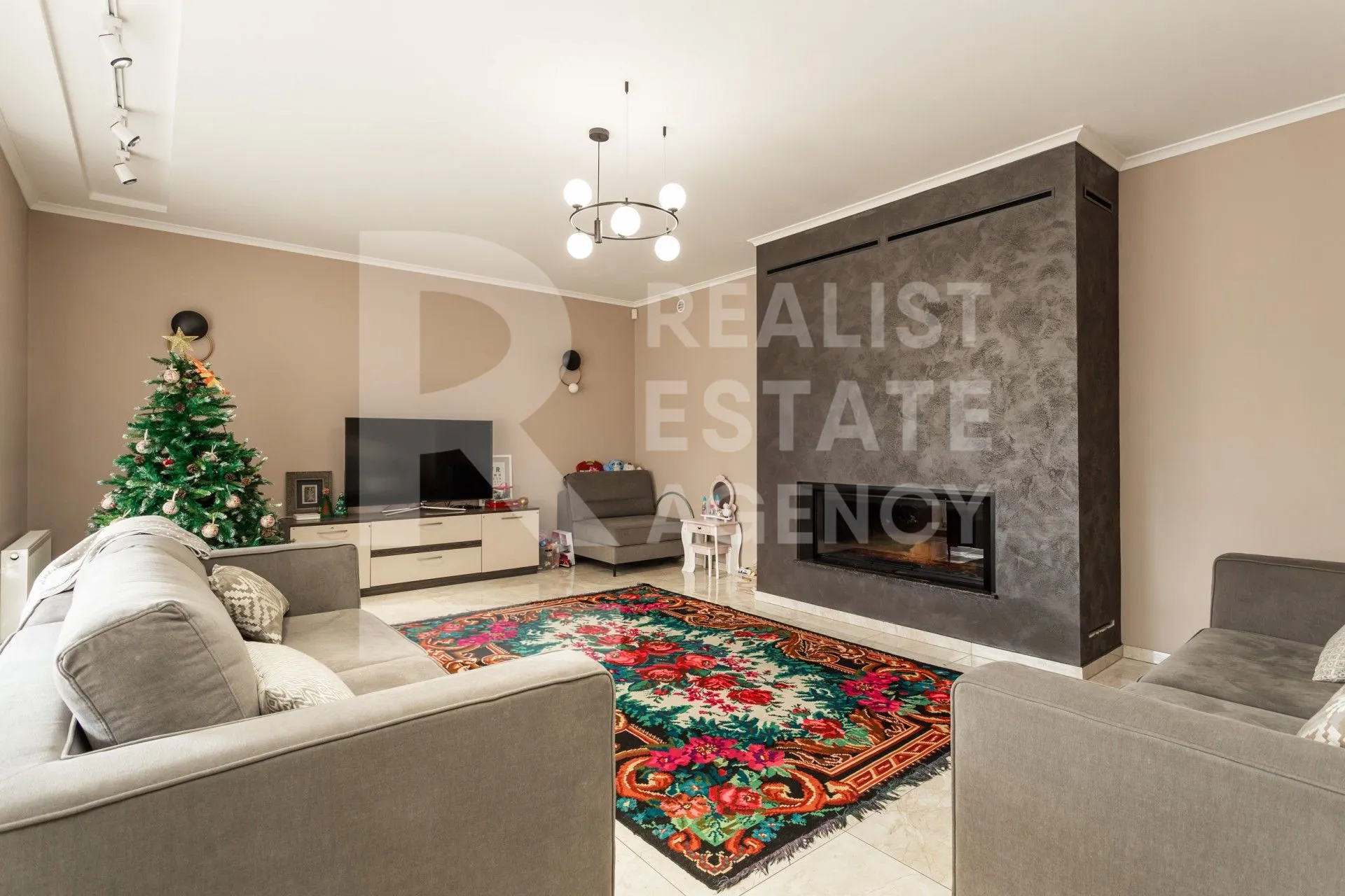 3-etaje casă, 500 m² — Imagine 2