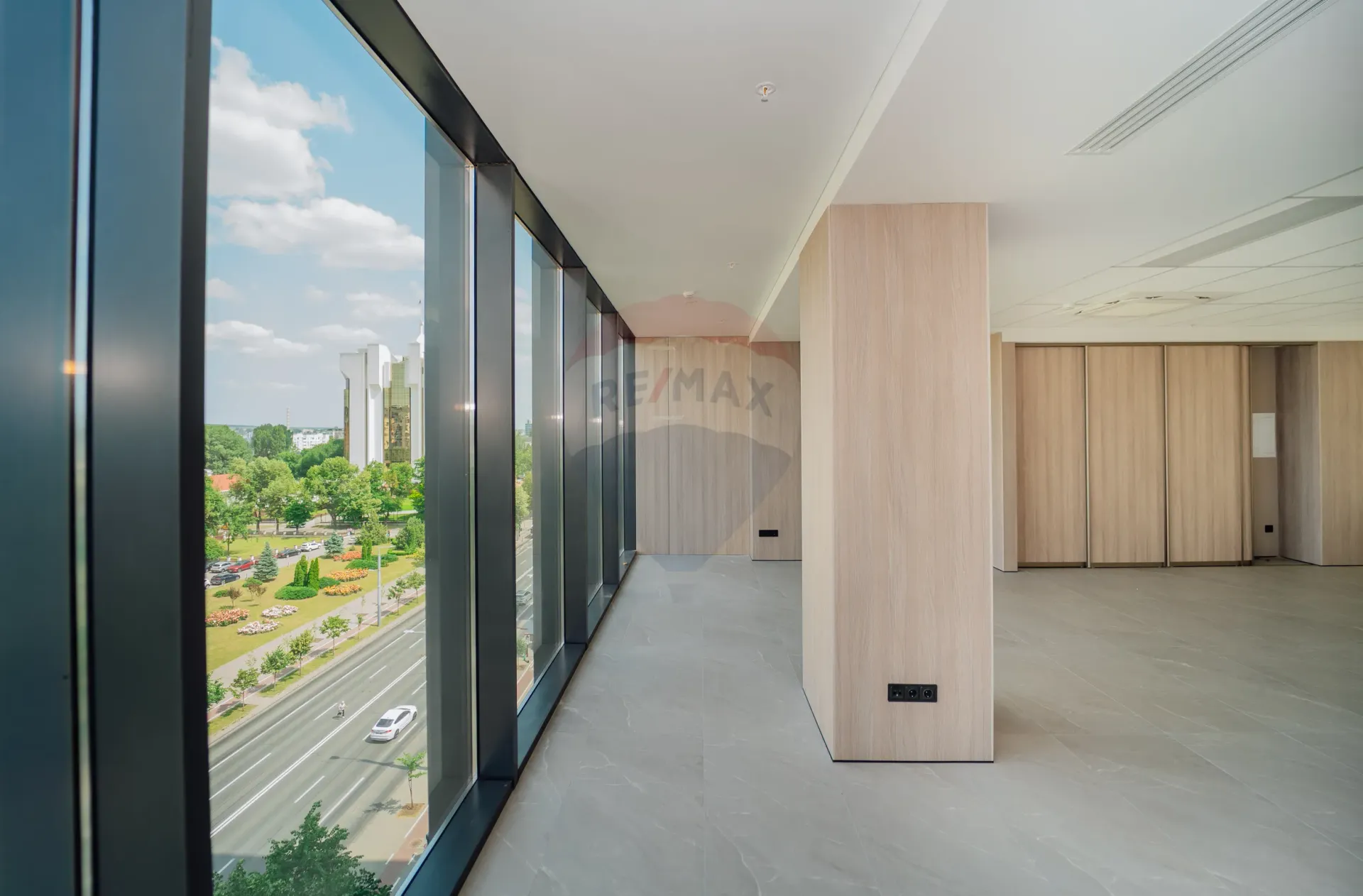 1-bedroom office, 130 m² — Image 1