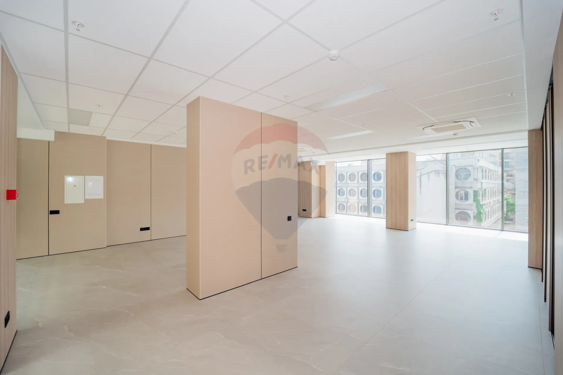 1-bedroom office, 120 m² — Image 1