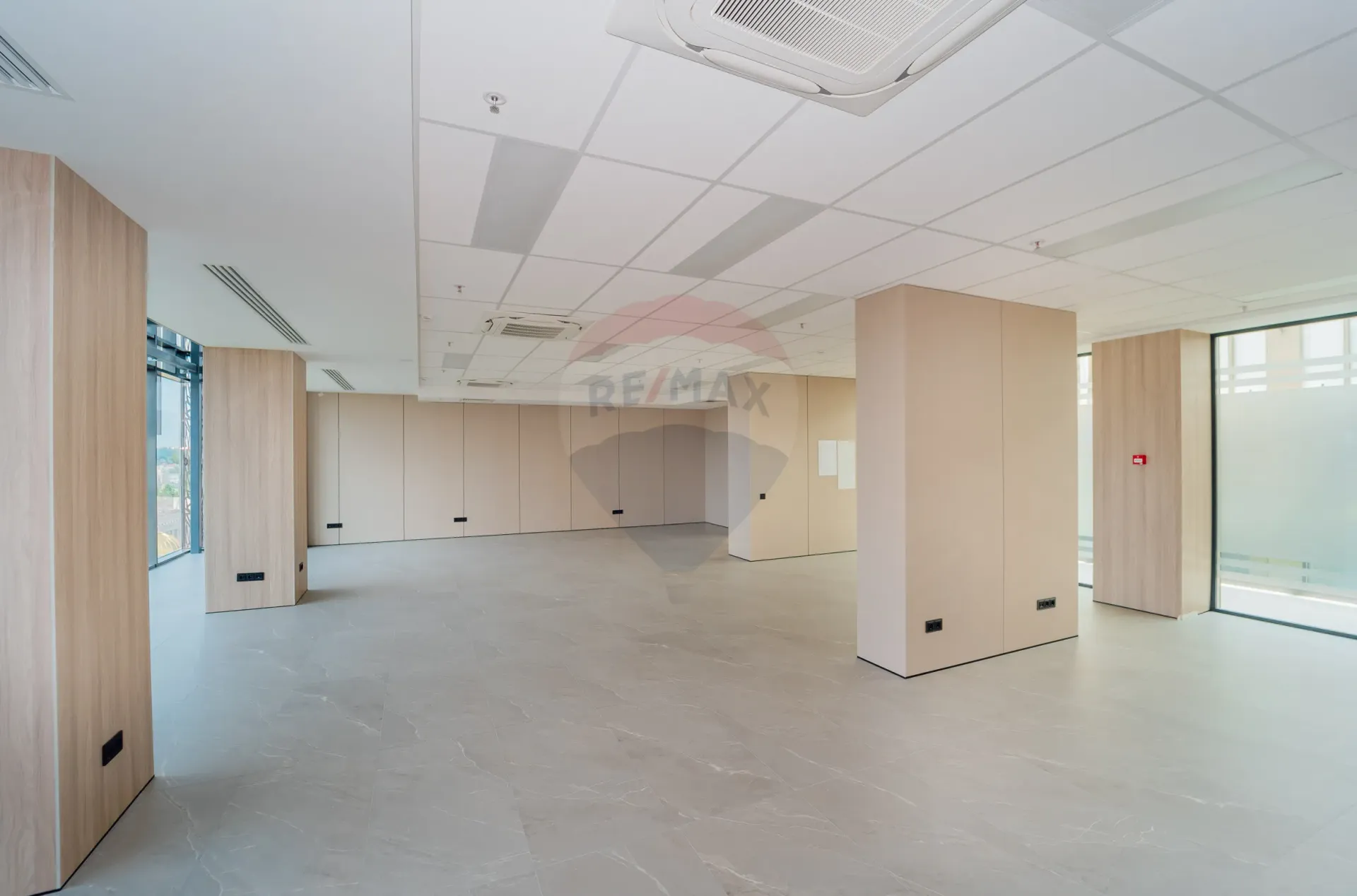 1-bedroom office, 120 m² — Image 3