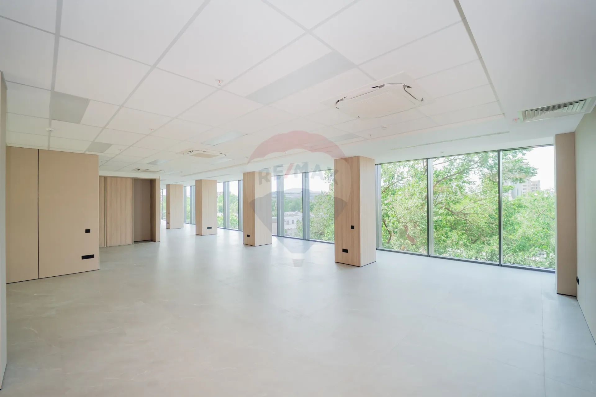 1-bedroom office, 120 m² — Image 1